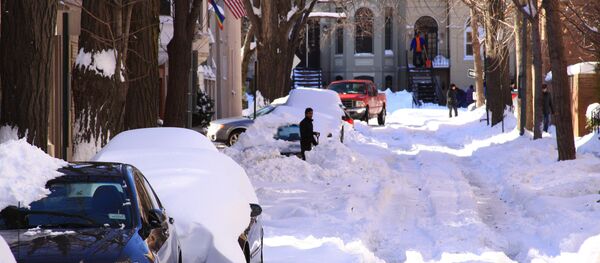 Сугробы на улицах Вашингтона Сугробы на улицах Вашингтона - Sputnik Узбекистан