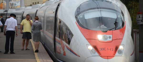 Сапсан теззюрар поезди Сапсан теззюрар поезди - Sputnik Ўзбекистон