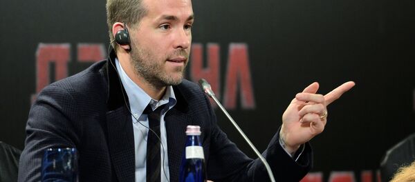 Актер Райан Рейнольдс на пресс-конференции Актер Райан Рейнольдс на пресс-конференции - Sputnik Узбекистан
