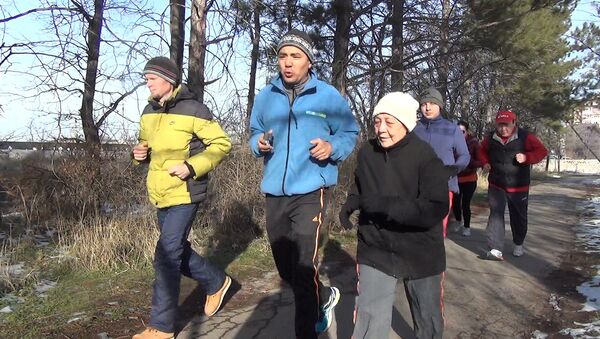 Семидесятилетняя кыргызстанка пробежала марафонскую дистанцию - Sputnik Узбекистан