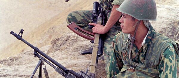 Тожик чегарачиси Тожик чегарачиси - Sputnik Ўзбекистон