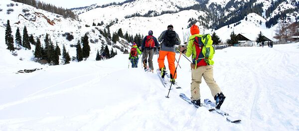 Туристы на горнолыжной базе - Sputnik Узбекистан