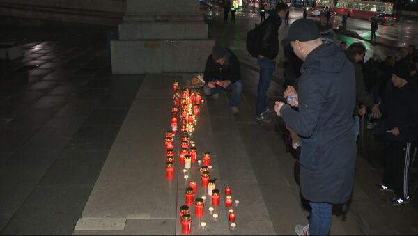 Протестующие против беженцев австрийцы зажгли свечи у парламента - Sputnik Узбекистан