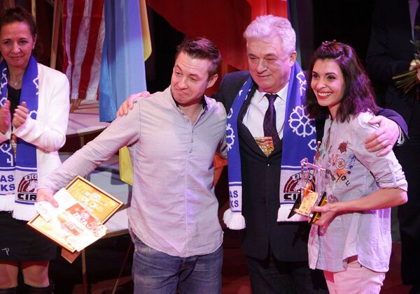 Акробаты из России Виктория Биляуэр и Константин Гвоздецкий Акробаты из России Виктория Биляуэр и Константин Гвоздецкий - Sputnik Узбекистан