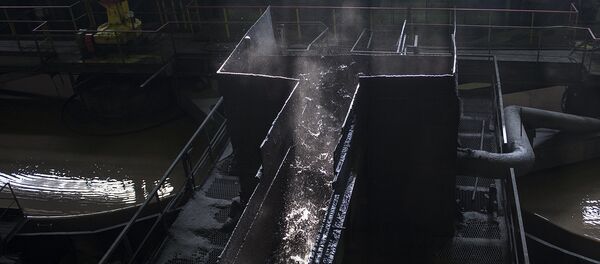 В цехе горно-обогатительного комбината - Sputnik Узбекистан