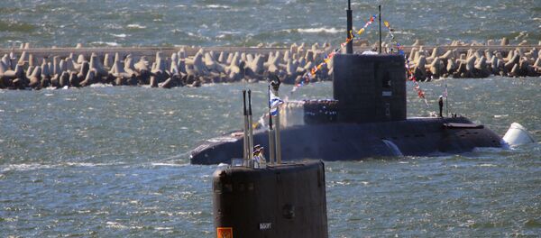 Подводные лодки Выборг (на первом плане) и Старый Оскол - Sputnik Узбекистан