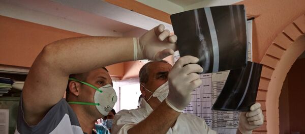 Шифокорлар иш устида Шифокорлар иш устида - Sputnik Ўзбекистон