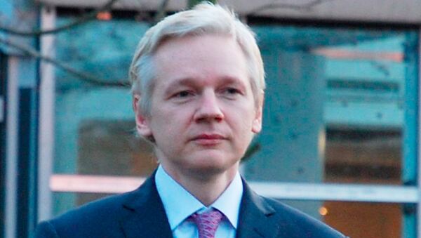 Слушания по делу об экстрадиции в Швецию основателя WikiLeaks Джулиана Ассанжа в суде в Лондоне - Sputnik Ўзбекистон