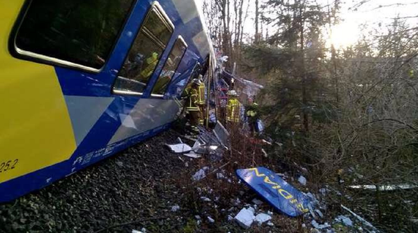 Two Passenger Trains Collide in Germany, Casualties Reported Two Passenger Trains Collide in Germany, Casualties Reported - Sputnik Ўзбекистон