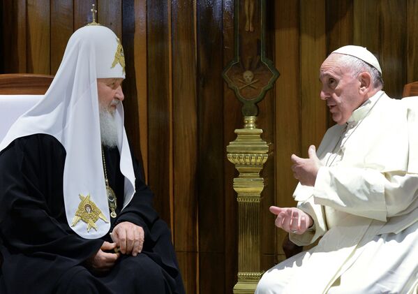 Встреча патриарха Московского и всея Руси Кирилла с папой Римским Франциском - Sputnik Узбекистан