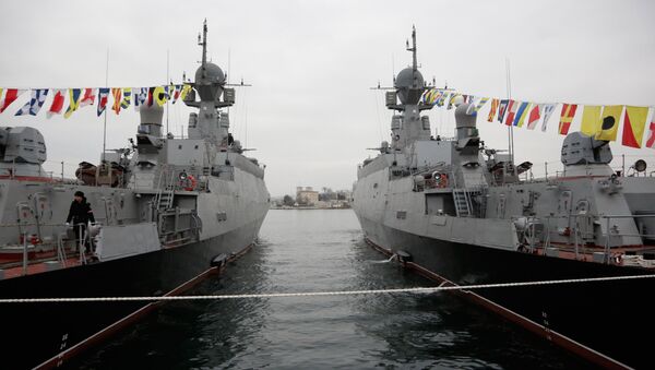 Подъем флагов ВМФ на новых малых ракетных кораблях Зеленый Дол и Серпухов - Sputnik Узбекистан