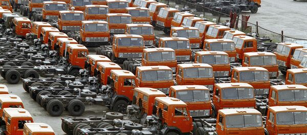 Автомобили КамАЗ на территории Камского автомобильного завода Автомобили КамАЗ на территории Камского автомобильного завода - Sputnik Ўзбекистон