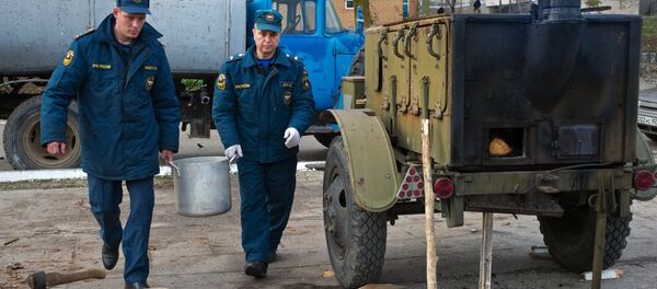 Қрим шимоли-шарқида Фавқулодда Ҳолат вакиллари дала ошхоналари ва палаткаларни ўрнатилди. Қрим шимоли-шарқида Фавқулодда Ҳолат вакиллари дала ошхоналари ва палаткаларни ўрнатилди. - Sputnik Ўзбекистон