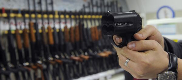 Работа магазина по продаже оружия - Sputnik Узбекистан
