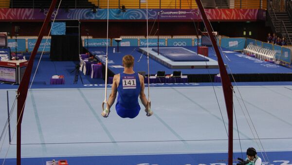 Узбекский гимнаст Эдуард Шаулов на соревнованиях - Sputnik Узбекистан