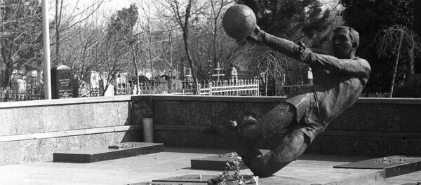 Памятник игрокам Пахтакора в Ташкенте Памятник игрокам Пахтакора в Ташкенте - Sputnik Узбекистан