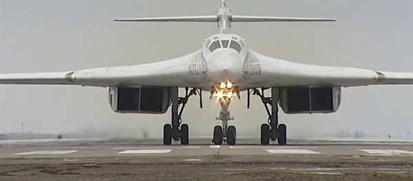 Россия ҲККга қарашли Ту-160 ракетаташувчи-бомбардимончиси Россия ҲККга қарашли Ту-160 ракетаташувчи-бомбардимончиси - Sputnik Ўзбекистон