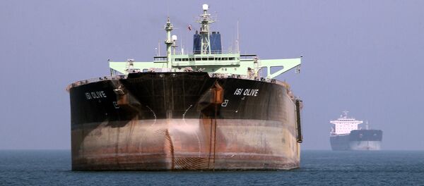 Нефтяной танкер в море Нефтяной танкер в море - Sputnik Ўзбекистон