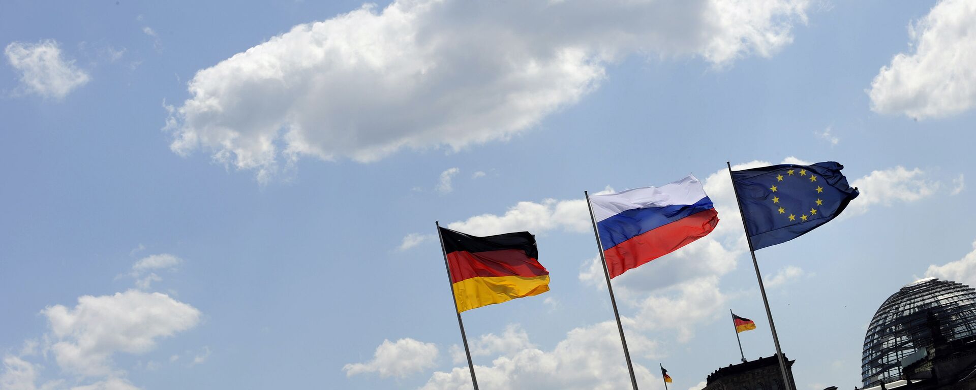 Флаги Германии, России и ЕС - Sputnik Узбекистан, 1920, 08.12.2020