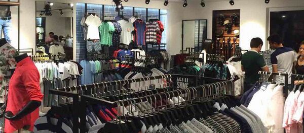 Ўзбек дизайнерлари яратган Just маркасидаги либослар. Ўзбек дизайнерлари яратган Just маркасидаги либослар. - Sputnik Ўзбекистон