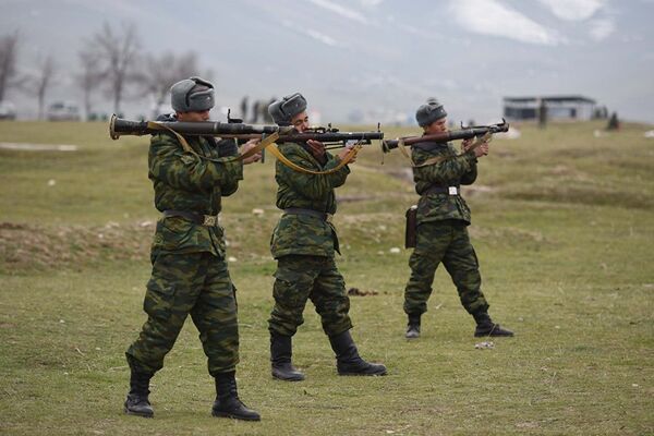 День военной подготовки таджикских военнослужащих - Sputnik Узбекистан
