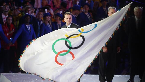 Rio-de-Janeyro meri Eduardu Paesh Olimpiada bayrog‘i bilan - Sputnik O‘zbekiston