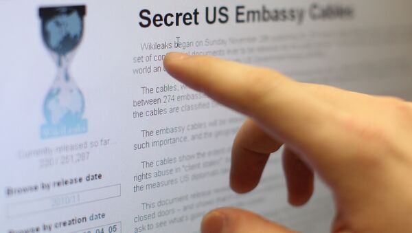 Polzovateli interneta chitayut sayt WikiLeaks - Sputnik Oʻzbekiston