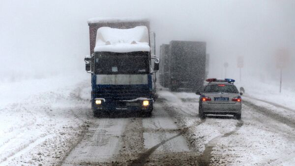 Silniy snegopad v Tatarstane - Sputnik O‘zbekiston