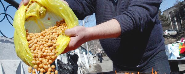 Приготовление плова на праздник Навруз - Sputnik Узбекистан