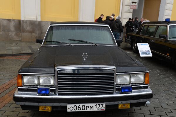 Автомобили, представленные в рамках выставки Олдтаймер-галерея на территории Московского Кремля - Sputnik Узбекистан