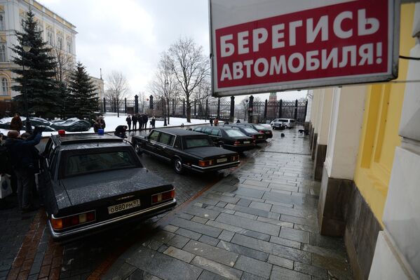 Автомобили, представленные в рамках выставки Олдтаймер-галерея на территории Московского Кремля - Sputnik Узбекистан