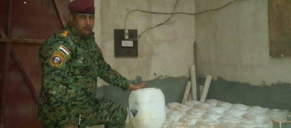 Склады ИГ с химоружием обнаружили в Ираке. Оперативная съемка Склады ИГ с химоружием обнаружили в Ираке. Оперативная съемка - Sputnik Узбекистан