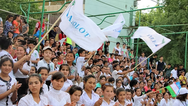 Активисты молодежного движения Камолот - Sputnik Узбекистан