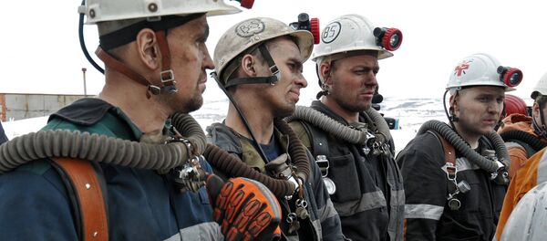 Горноспасатели у шахты Северная в Воркуте. Горноспасатели у шахты Северная в Воркуте. - Sputnik Узбекистан