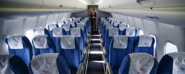 Салон самолета Сухой Суперджет 100 (SSJ-100) Салон самолета Сухой Суперджет 100 (SSJ-100) - Sputnik Ўзбекистон