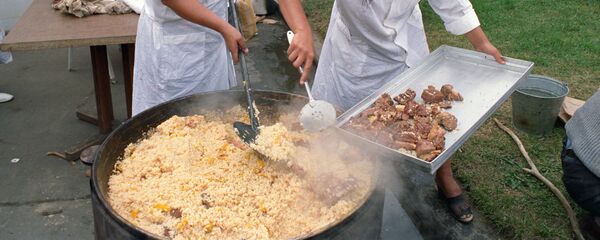 Приготовление узбекского плова - Sputnik Узбекистан