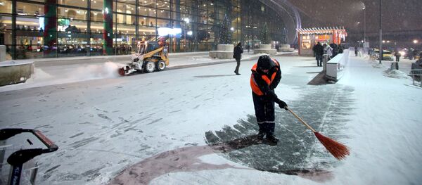 Снегопад в Москве Снегопад в Москве - Sputnik Ўзбекистон