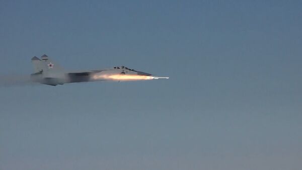 МиГ-31БМ уничтожили ракеты противника на расстоянии до 40 км - Sputnik Узбекистан