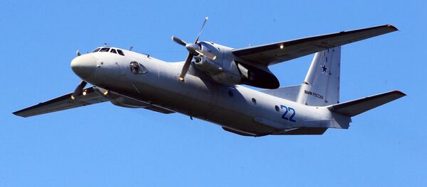Военно-транспортный самолет АН-26 Военно-транспортный самолет АН-26 - Sputnik Ўзбекистон