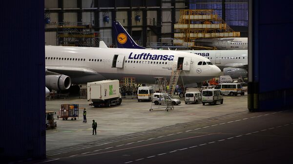 Самолеты немецкой авиакомпании Lufthansa в ангаре эропорта во Франкфурте-на-Майне - Sputnik Узбекистан