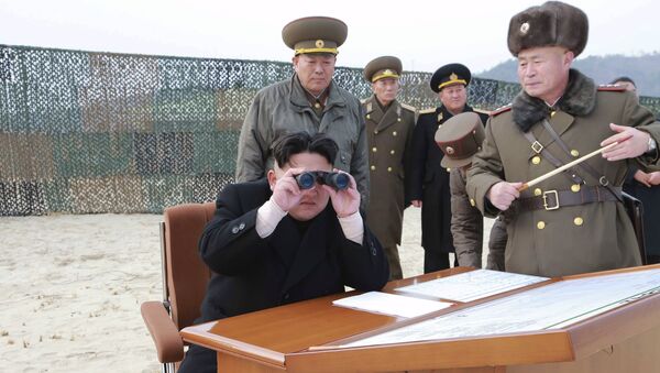Лидер Северной Кореи Ким Чен Ын во время запуска ракеты - Sputnik Узбекистан