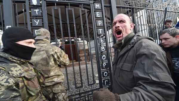 Беспорядки у посольства России в Киеве - Sputnik Узбекистан