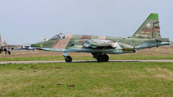 Самолеты Су-25СМ на территории авиабазы - Sputnik Узбекистан