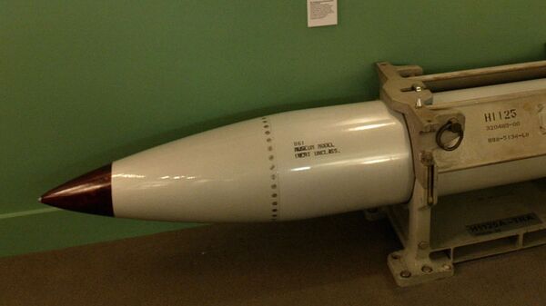 Авиабомба B61 на выставке в музее ядерного полигона. ЛАС-ВЕГАС, штат Невада, США  - Sputnik Ўзбекистон