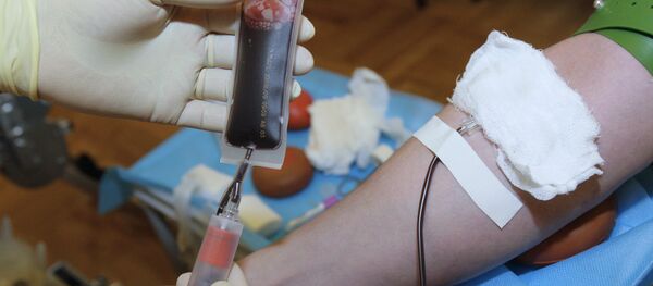 Забор крови для исследования на наличе инфекций Забор крови для исследования на наличе инфекций - Sputnik Узбекистан