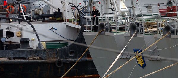 Корабль управления Славутич и морской буксир Корец ВМС Украины - Sputnik Узбекистан