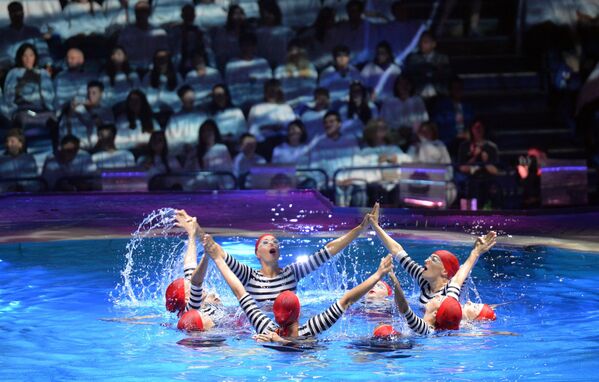 Церемония закрытия XVI чемпионата мира по водным видам спорта - Sputnik Узбекистан