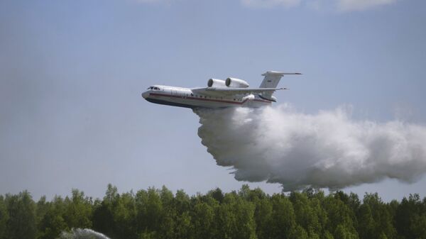 Пожарный самолет МЧС России Бе-200ЧС - Sputnik Узбекистан