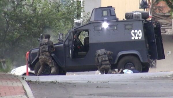Перестрелка полицейских с неизвестными на месте теракта в Стамбуле - Sputnik Узбекистан