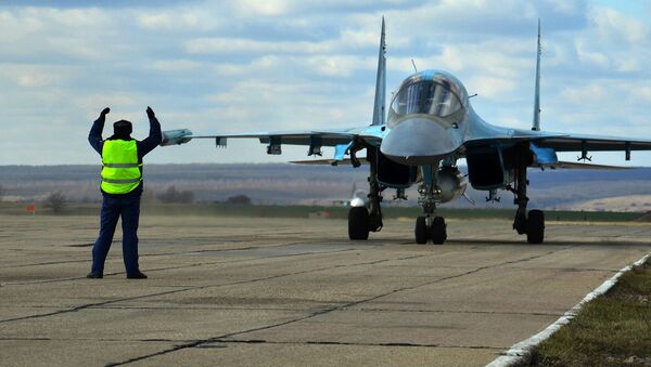 Су-34 аэродромга қўнмоқда - Sputnik Ўзбекистон